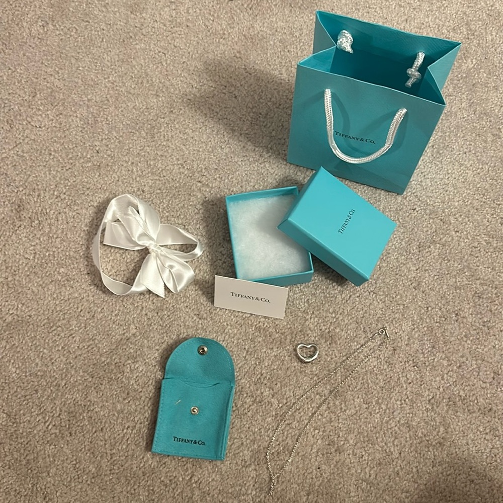 Tiffany & Co Elsa Peretti®
Open Heart Pendant
